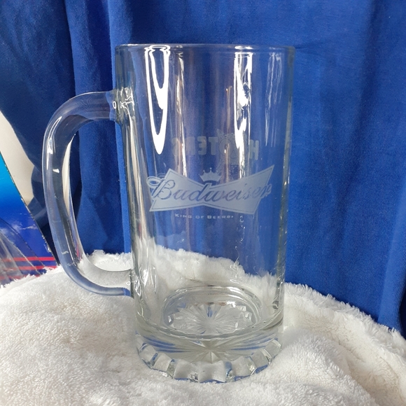 Hooters Glass Cleared Etched Logo with Budweiser Hooters Logo 12.50 🇨🇦shipping - Picture 2 of 16